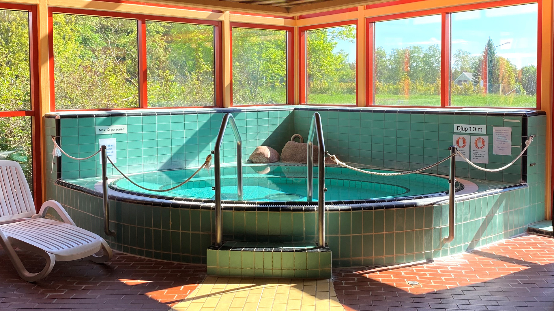 Bubbelpoolen på familjebadet.